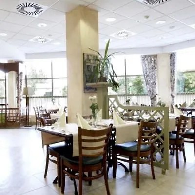 Campanile מלון 2*