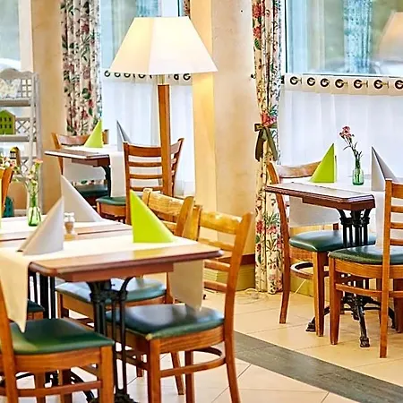 Hotel Campanile 2*