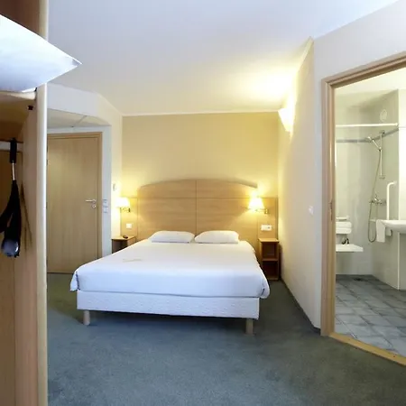 Campanile Hotel 2*