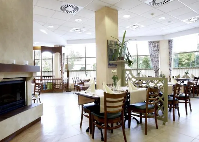 Готель Campanile 2*